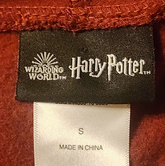 Harry Potter Gryffindor Chevron Sleeve Women's Hoodie Sweater sz S nwot. CLBBR - Picture 2 of 4